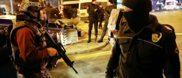 Embaixador russo morre após ser baleado na Turquia © REUTERS/Umit Bektas