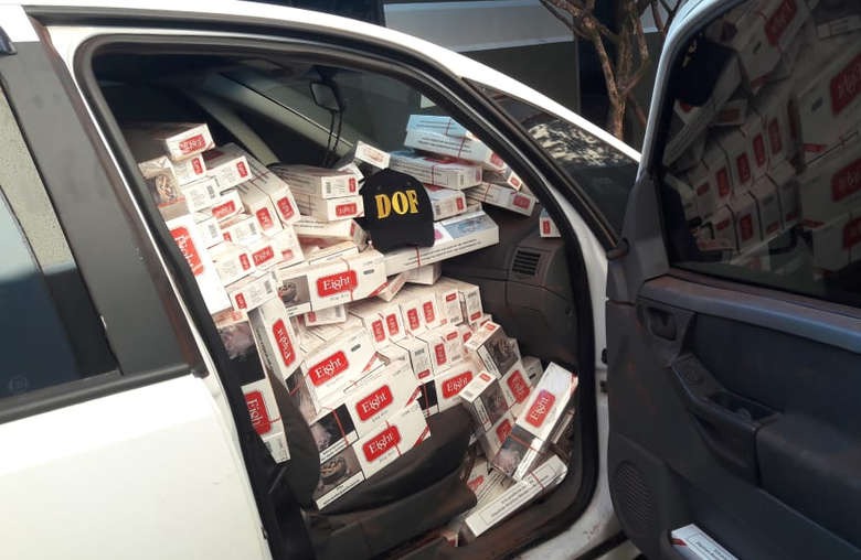 DOF localiza veículo abandonado com quase 2 mil pacotes de cigarros Divulgação