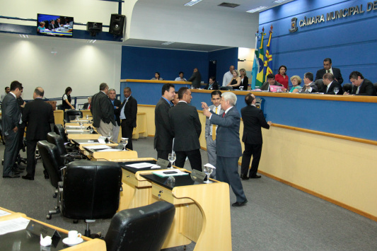 Nesta terça-feira vereadores votam LOA em duas sessões Nesta terça-feira vereadores votam LOA em duas sessões