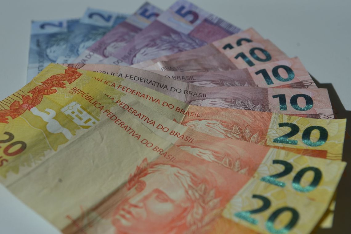 Governo reduz para R$ 1.031 estimativa de salário mínimo para 2020 Agencia Brasil