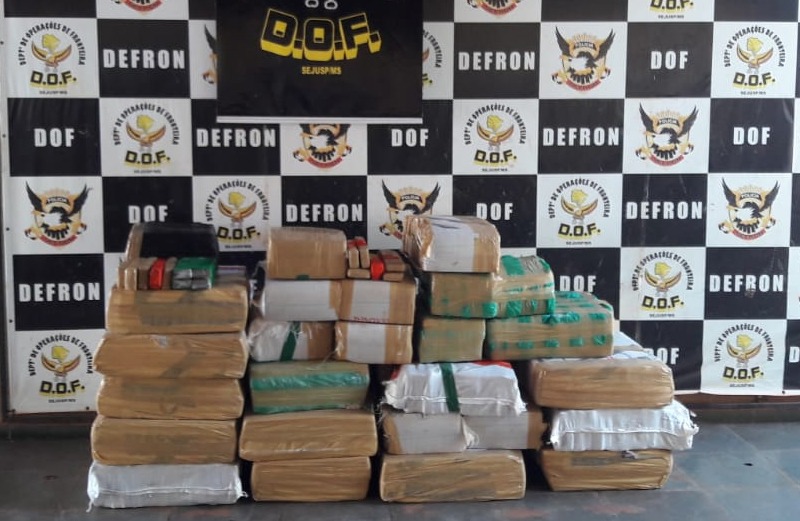 Toyota RAV4 carregada com 850 quilos de maconha é apreendida