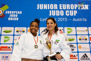 Camila Gebara (dir) disputará o Pan-americano de sua categoria - Foto: CBJ/Divulgação