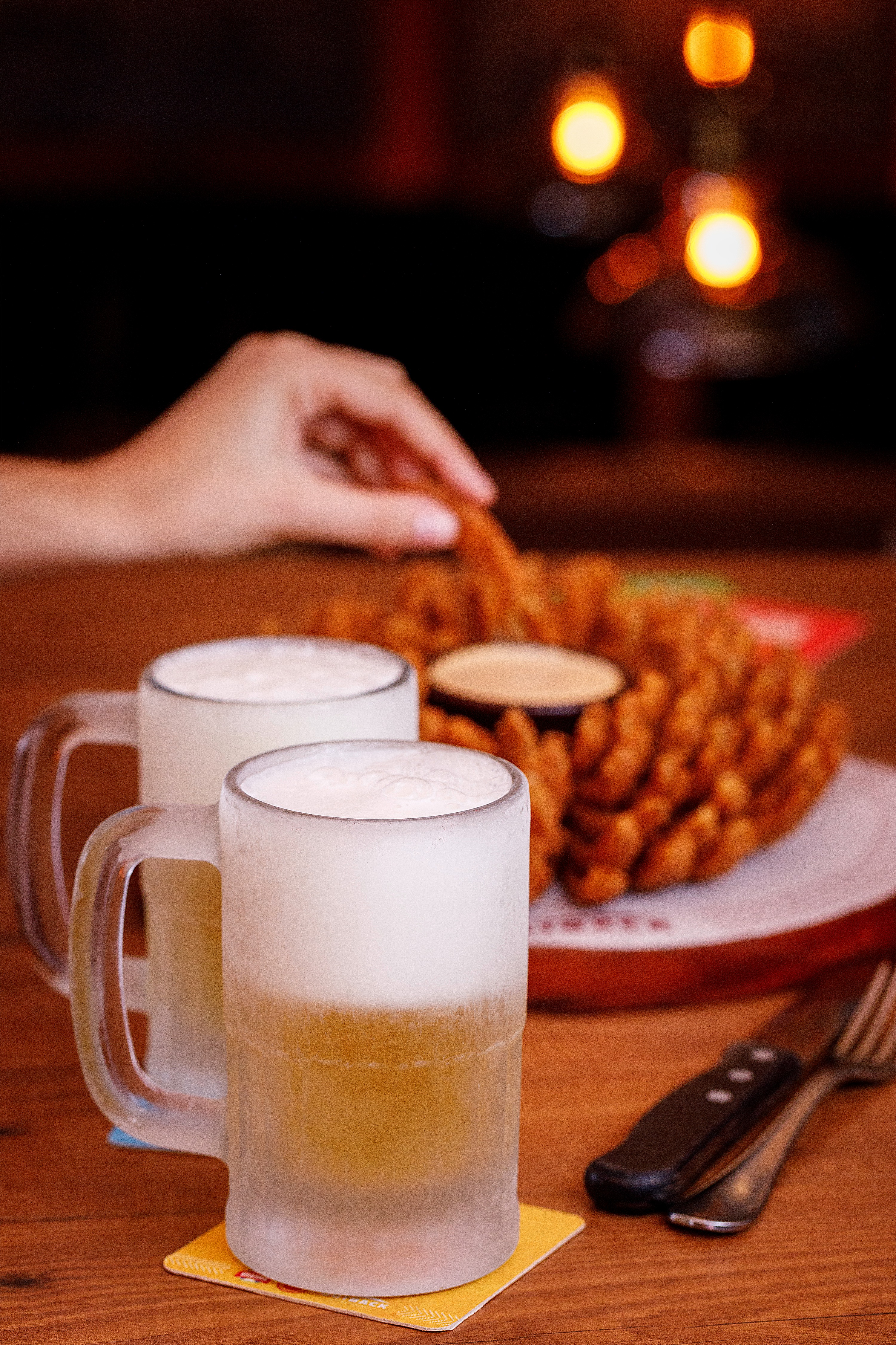 Na Black Friday, Outback presenteia clientes com dois chopp grátis Divulgação
