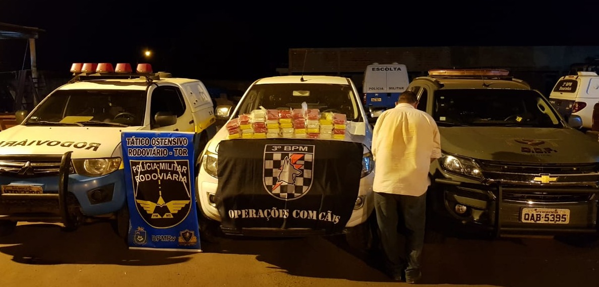 Homem é preso com 43 quilos de cocaína escondidas em tanque de combustível de caminhonete Divulgação