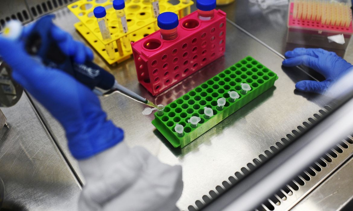 Caged: carreiras na linha de frente contra covid-19 tiveram perda real Reuters/Lucas Landau/ Direitos Reservados