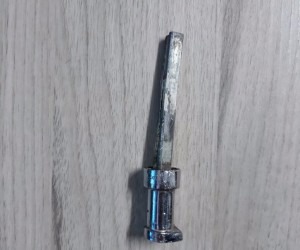 Homem é preso após tenta agredir policial com trinco de porta Homem usou trinco para agredir soldado da PM - Divulgação