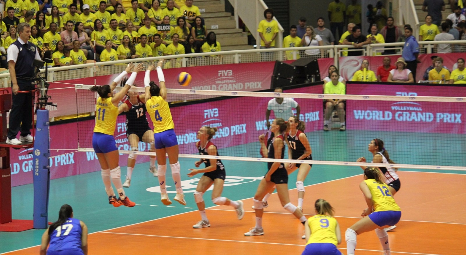 Brasil domina os EUA, vence terceira seguida e vai à Fase Final do GP