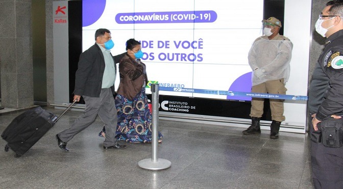 Barreiras sanitárias começam a funcionar em três municípios na divisa com SP e PR No Aeroporto Internacional de Campo Grande, desde esta segunda-feira passageiros passam por controle sanitário. Chico Ribeiro