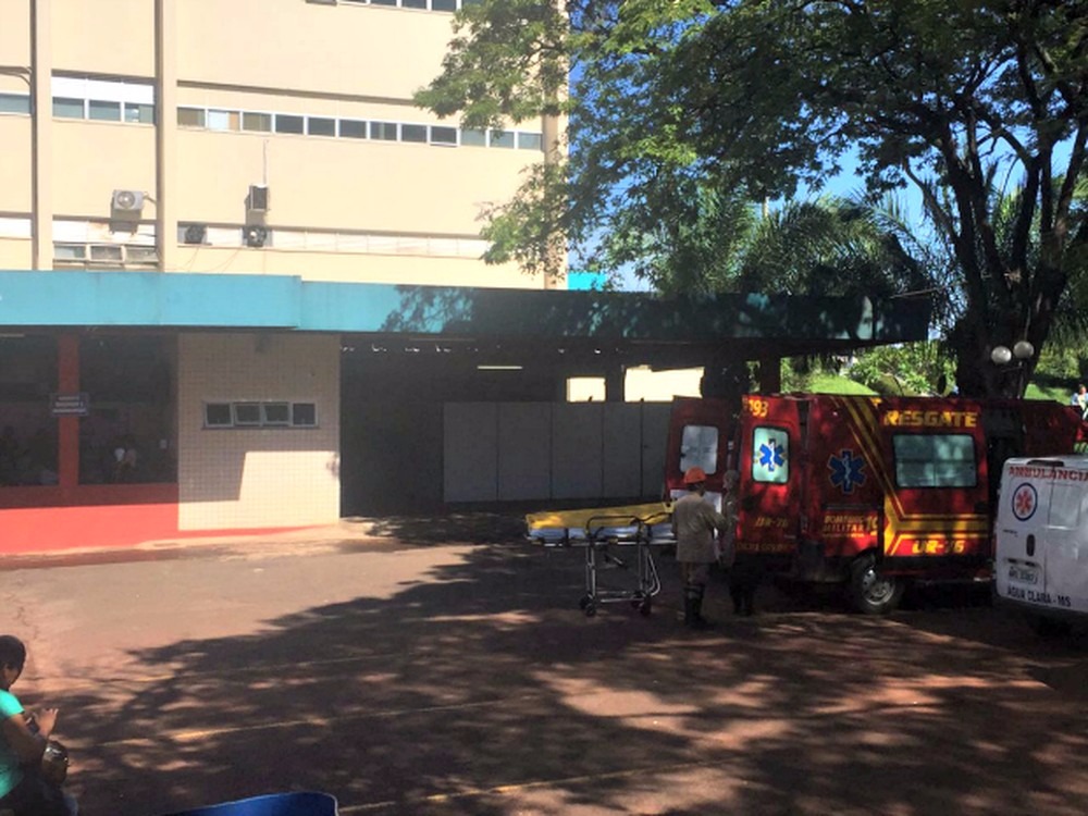 Paciente vai preso por provocar tumulto e dar soco em socorrista do Samu Paciente saiu do hospital direto para a delegacia (Foto: Gabriela Pavão)