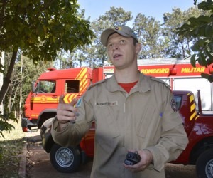 Bombeiros, voluntariamente, realizaram buscas ao corpo suspeito de ser de Kauan Tenente Diego Baungardt disse que não foram realizados mergulhos hoje - Paulo Ribas