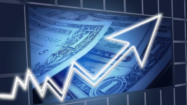 Alta do dólar traz incertezas sobre preços e corte de juros (Pixabay)