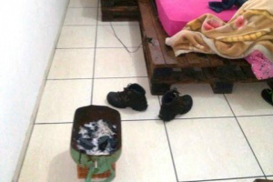 Casal teria acendido carvão na noite de sábado para se aquecer do frio. (Foto: Umberto Zum/Divulgação)