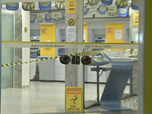 Suspeitos tentam furtar banco em Campo Grande
(Foto: Reprodução/TV Morena)