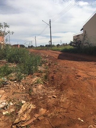 Marcio Fernandes pede asfalto no bairro Bosque das Araras