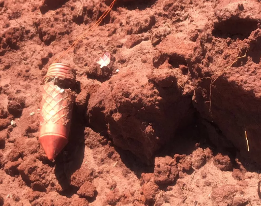 Artefato é encontrada em área rural de Fátima do Sul. — Foto: Site MS News/Renato Vissani