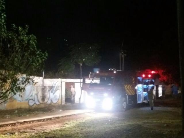 Casa de suspeito de pedofilia é incendiada no Coophavila ll Foto: Direto das Ruas