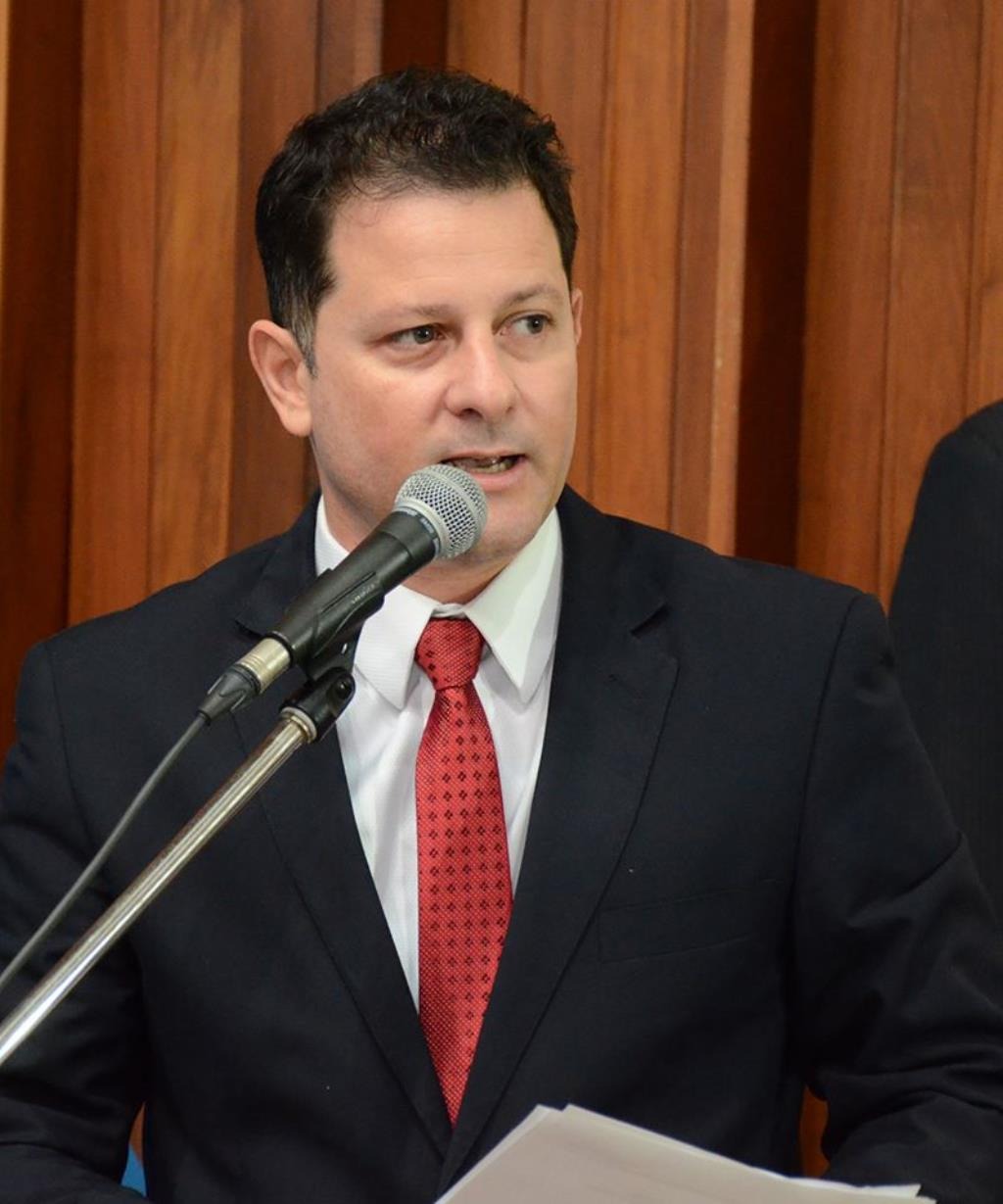 Deputado Renato Câmara pede para que as pessoas aproveitem o tempo em casa para ampliar o combate aos focos do mosquito da dengue; Mato Grosso do Sul registrou mais de 400 novos casos por dia nos primeiros três meses do ano /  ALEMS