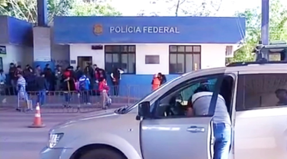 Posto de controle migratório da Polícia Federal em Corumbá, o posto Esdras, por onde a quadrilha promovia a entrada ilegal de estrangeiros no Brasil. Reprodução/TV Morena