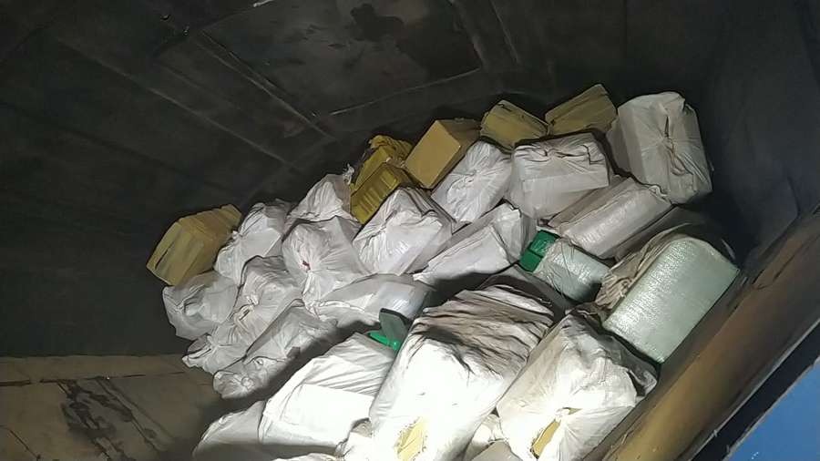 Defron contabilizou 2,5t de maconha dentro de maquinário agrícola Maconha estava escondida dentro de máquina agrícola. Divulgação/Defron