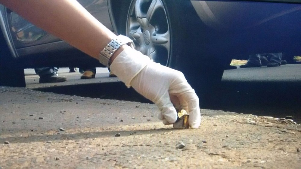 Perícia recolheu várias capsulas no local da execução em Ponta Porã (Foto: Mauro Almeida)