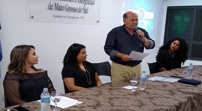 Mais de duzentas pessoas recebem os certificados dos cursos da Casa de Qualificação Luiz Valney (Xuxa)