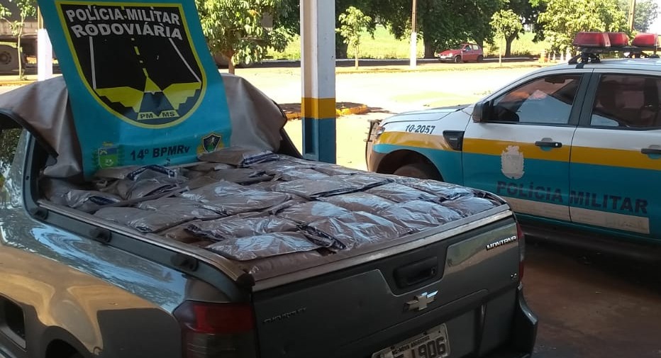 Homem é flagrado com meia tonelada agrotóxicos contrabandeados do Paraguai Homem é flagrado com meia tonelada agrotóxicos contrabandeados do Paraguai