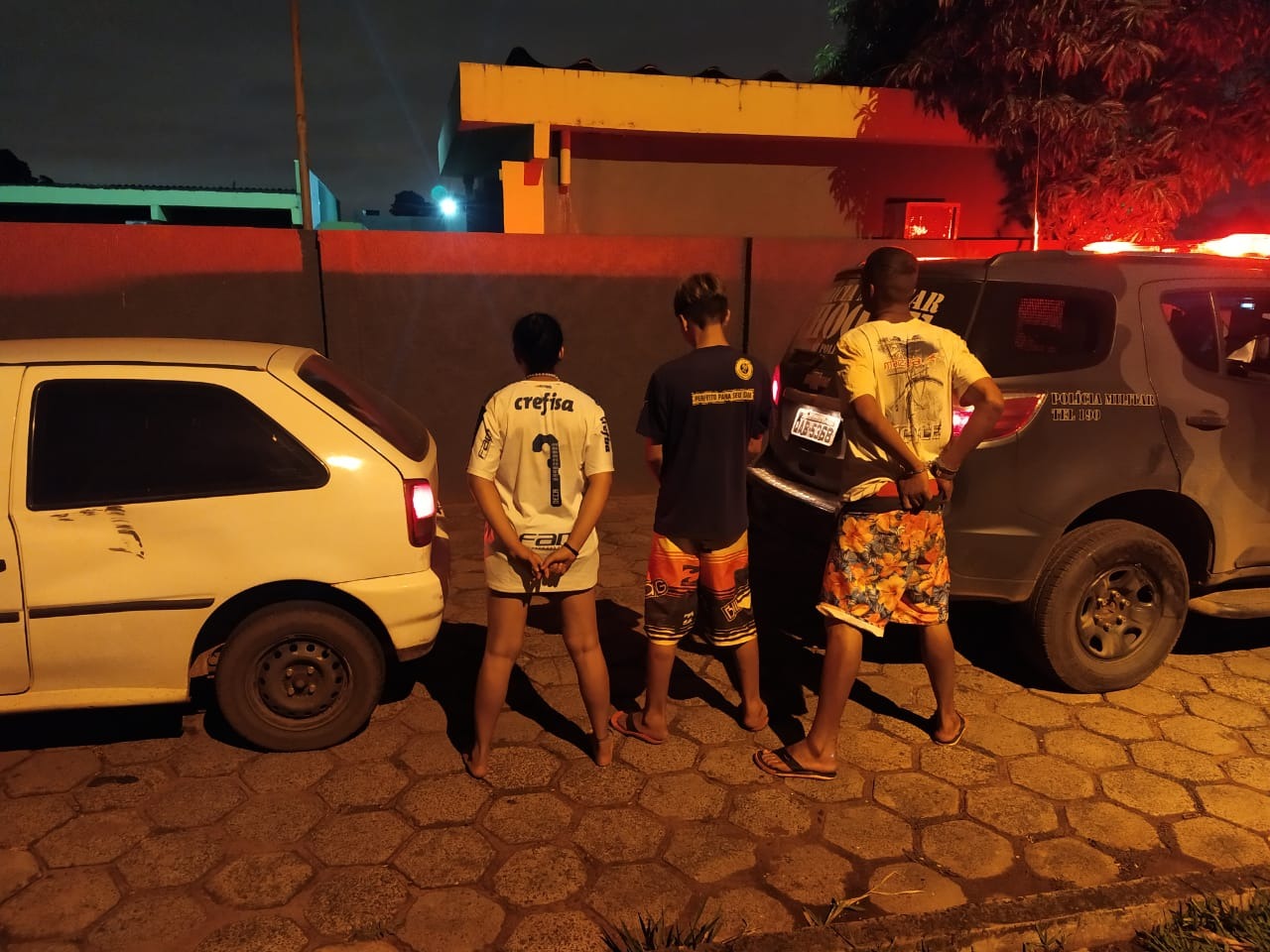Rapaz, suspeito de roubo, morre em confronto com equipe do Choque Rapaz, suspeito de roubo, morre em confronto com equipe do Choque
