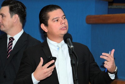 Otávio Trad solicita instalação de cobertura de ponto de ônibus no bairro Tiradentes