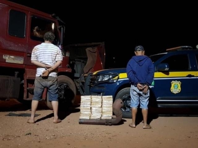Dupla é presa com 32,5 quilos de cocaína escondidas em filtro de carreta Divulgação