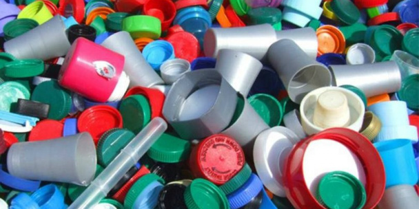 Produtos do plástico estão adoecendo as pessoas e falindo o governo