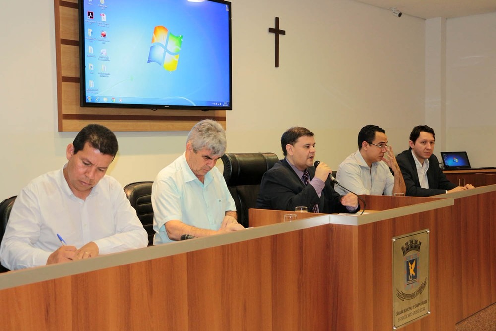 Vereadores durante sessão que apresentou relatório final da CPI do Táxi (Foto: Isaías Medeiros/Câmara de Vereadores de Campo Grande)