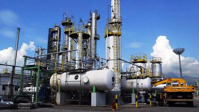 Preço da gasolina e do diesel tem novo reajuste amanhã nas refinarias