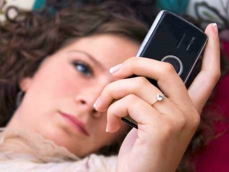 Internet vicia! Excesso pode causar doenças e depressão