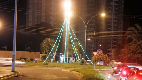 Prefeitura contempla bairros das sete regiões urbanas com decoração de natal