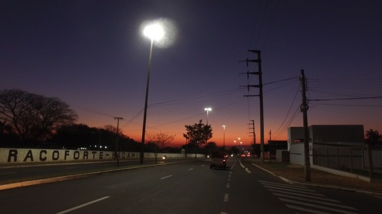 Euler já está com iluminação nova e começa instalação de leds na Avenida Duque de Caxias Euler já está com iluminação nova e começa instalação de leds na Avenida Duque de Caxias