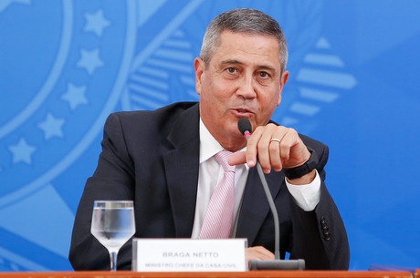 Governo anuncia R$ 9,5 bilhões para o combate ao coronavírus Anuncio foi feito por Braga Netto (foto) nesta tarde
Anderson Riedel/Presidência da República