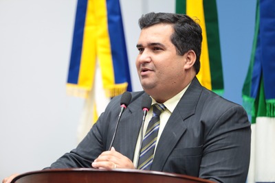 Madson valente sugere que IPTU de distritos sejam revertidos para pavimentação das comunidades Madson sugeriu que o IPTU seja revertido para a infraestrutura das comunidades (Foto: Eder Gonçalves)