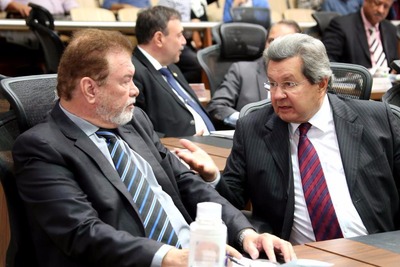 Leis: Diário Oficial traz publicadas leis de deputados estaduais Picarelli e Onevan de Matos são autores de leis publicadas hoje no Diário Oficial