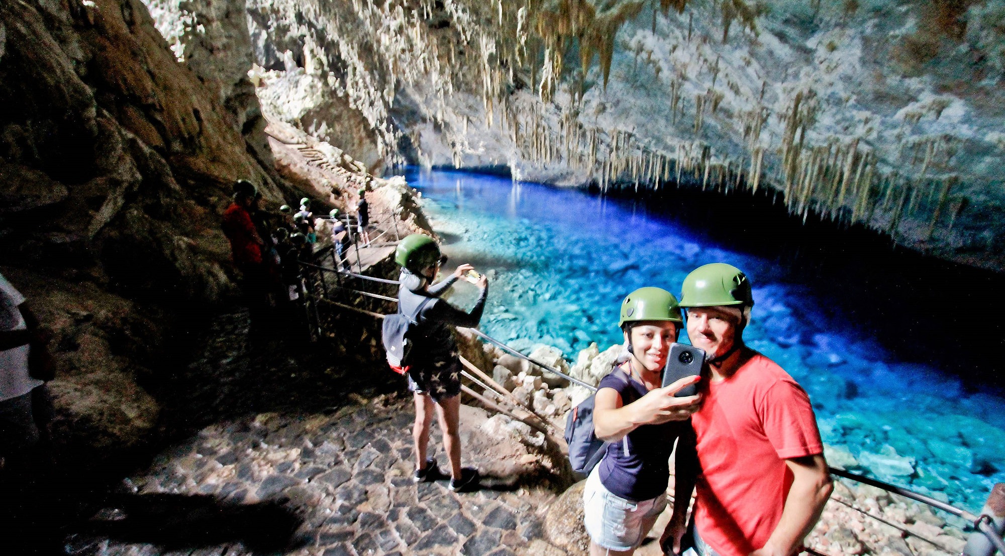Estado anuncia ações para minimizar impactos do coronavirus no turismo Gruta do Lago Azul, em Bonito. Saul Schramm