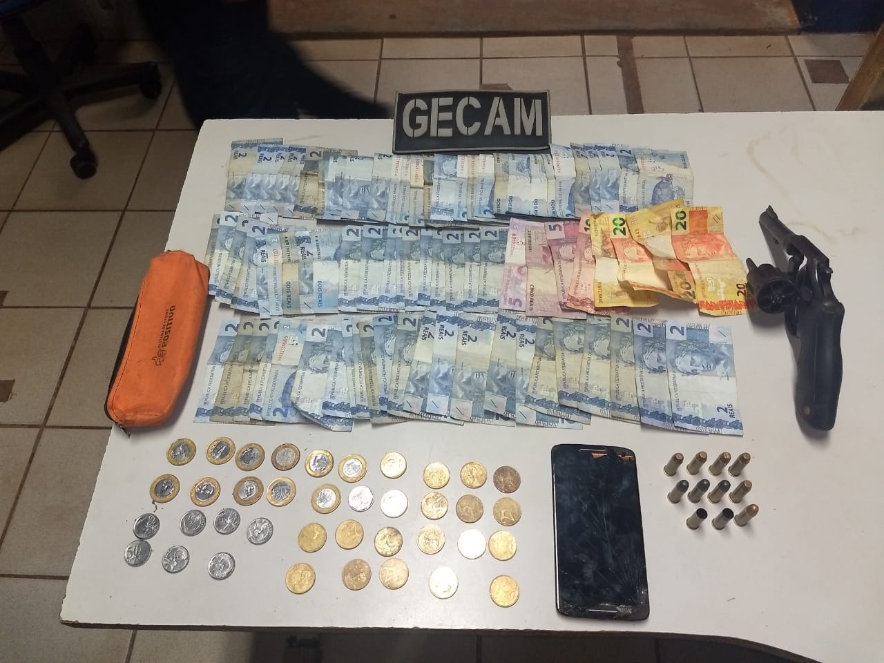 Após troca de tiros com dono de conveniência, bandidos são presos pela PM Após troca de tiros com dono de conveniência, bandidos são presos pela PM