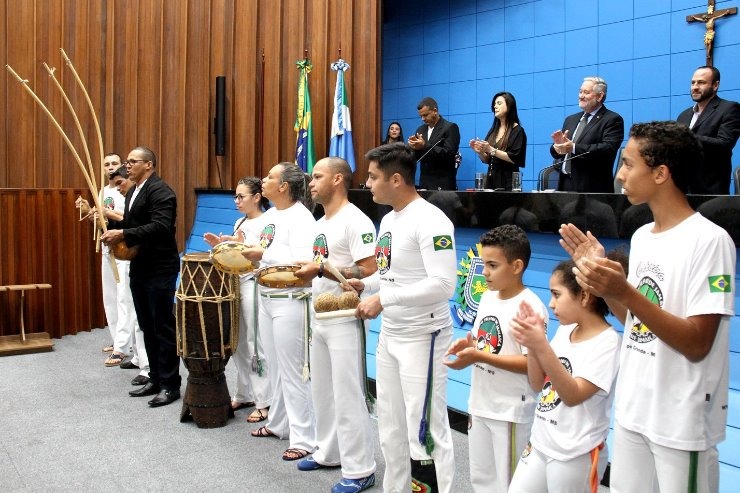 Entrega de Medalha Mestre Bimba fortalece o reconhecimento à capoeira em MS Mais que esporte, a arte da capoeira recebeu homenagem na ALMS. Wagner Guimarães