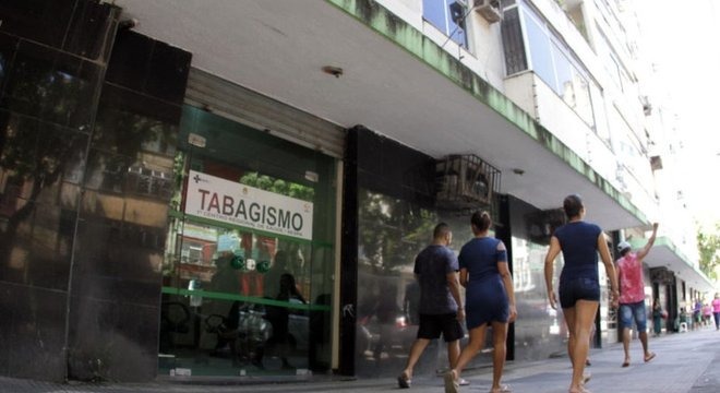 Por que fumar cigarro é hábito mais comum entre os mais pobres Foi anunciado recentemente que o Brasil atingiu metas da OMS para combater o tabagismo. BBC NEWS BRASIL