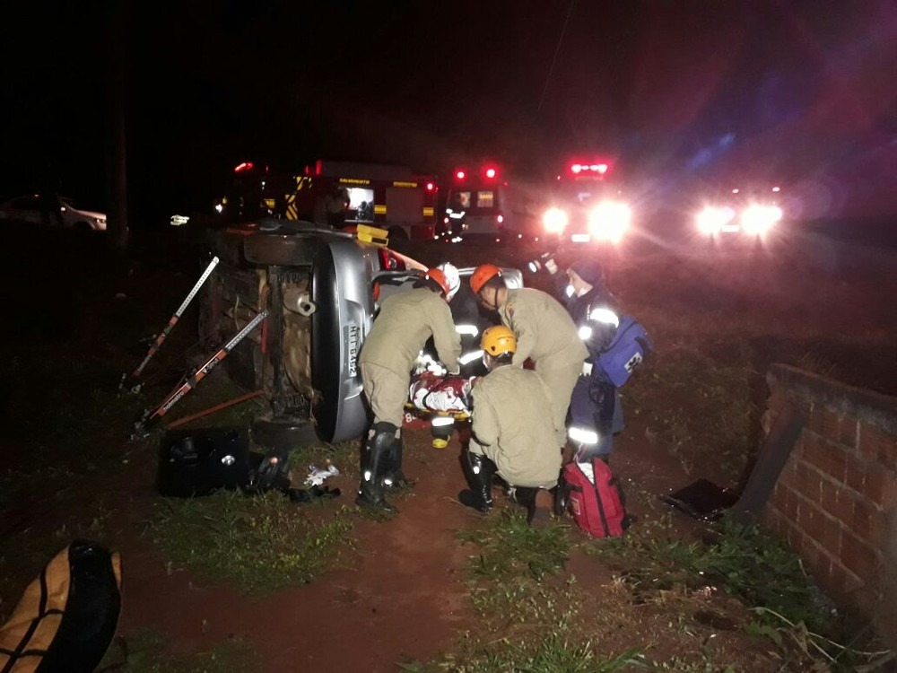 Capotagem na avenida gunter hans, em Campo Grande MS (Foto: José Aparecido)