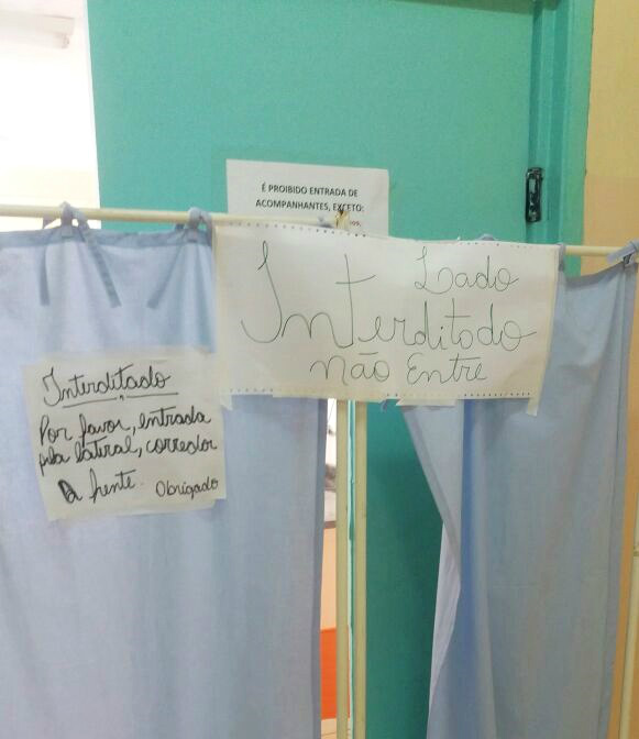 Interdição precária que funcionários precisaram fazer por conta de falta de estrutura - Foto: WhatsApp/Correio do Estado