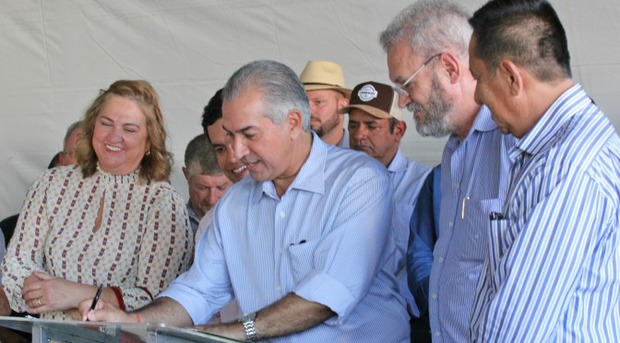 Reinaldo Azambuja começa mês percorrendo interior, levando investimentos e novas obras Reinaldo Azambuja começa mês percorrendo interior, levando investimentos e novas obras