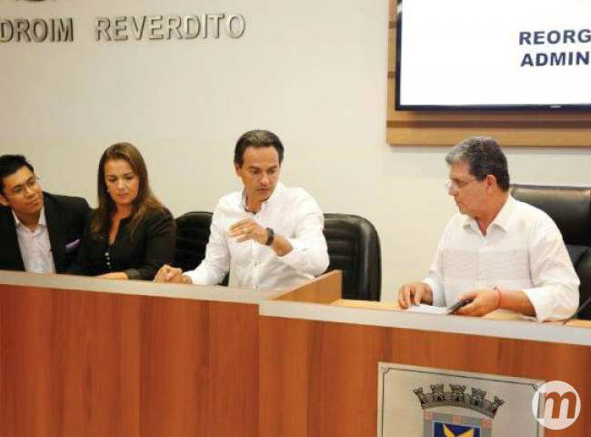 Marquinhos com a vice-prefeita eleita Adriane Lopes e com o vereador João Rocha que deverá presidir a Casa (Cleber Gellio)