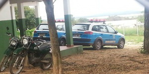 Viaturas e policiais militares estão detidos na Bolívia. (Foto: Diário Corumbaense/Divulgação)