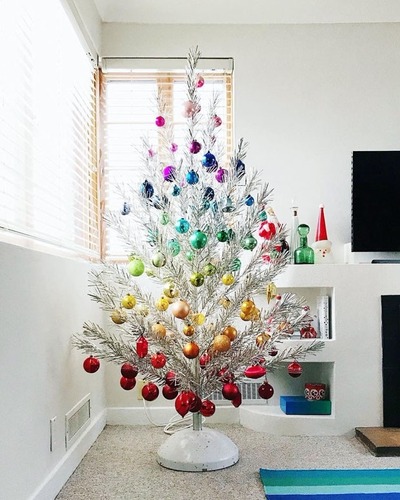 Árvore metalizada rompe com o tradicional - Crédito: Casa Vogue

 
