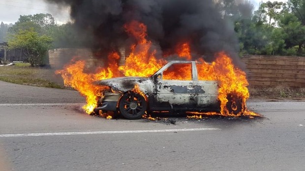 Homem ateia fogo em próprio carro após pane elétrica (Foto ilustrativa)