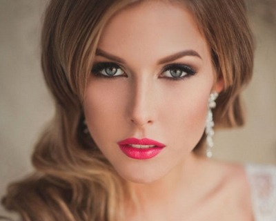 Nesta estação a dica é o batom rosa choque, não aplicado na boca inteira - Crédito: Divulgação

 
